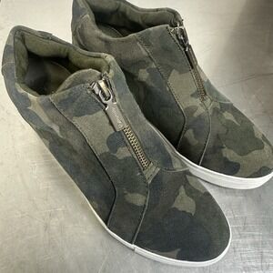 Blondo Waterproof Women's 5.5 Chelsea Boots Suede Camouflage Print Sneaker Wedge